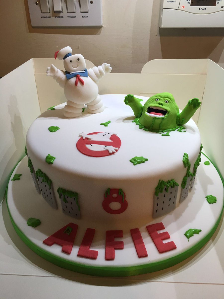 BerryliciousC's tweet photo. Ghostbusters themed cake #ghostbusters #StayPuft #slimmer #WhoYouGonnaCall https://t.co/zmQAz6wYCw