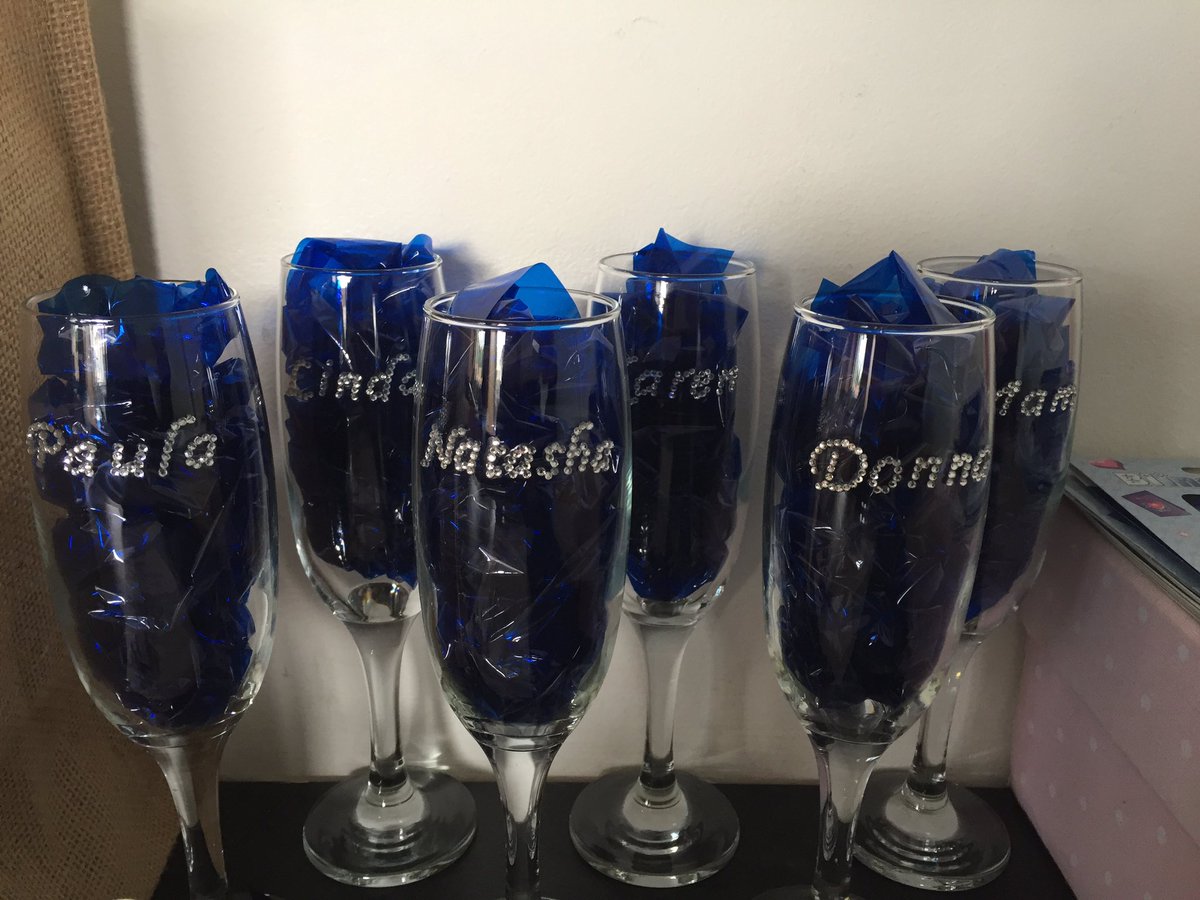 Personalised champagne flutes #weddingplanning #weddingplanners #wedding