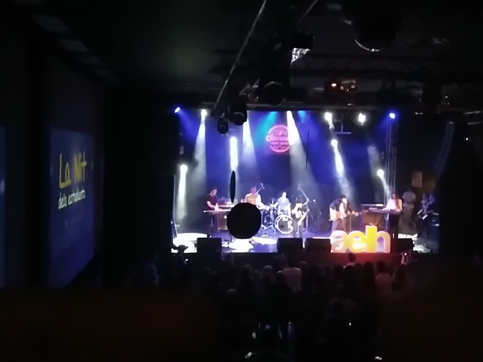 estudiantslh's tweet photo. @sala_salamandra #LaNit2016 https://t.co/fMFcuE529f