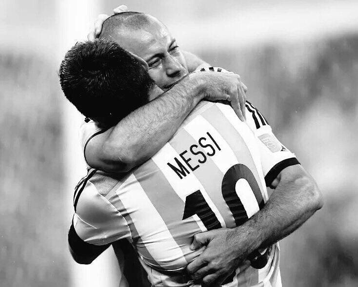 MotivacionesF's tweet photo. Por esos abrazos de gol que se dan con el alma. https://t.co/UhPcem51dc