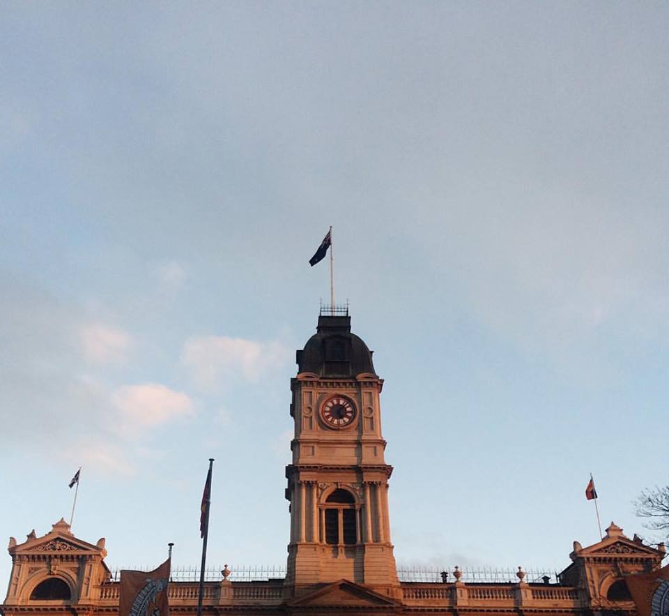 EmmaKluge1's tweet photo. Goodbye to Ballarat. I'm going to miss being surrounded by historians all the time. #ozha2016 #historynerd #ballarat https://t.co/ZQGEUCptFm