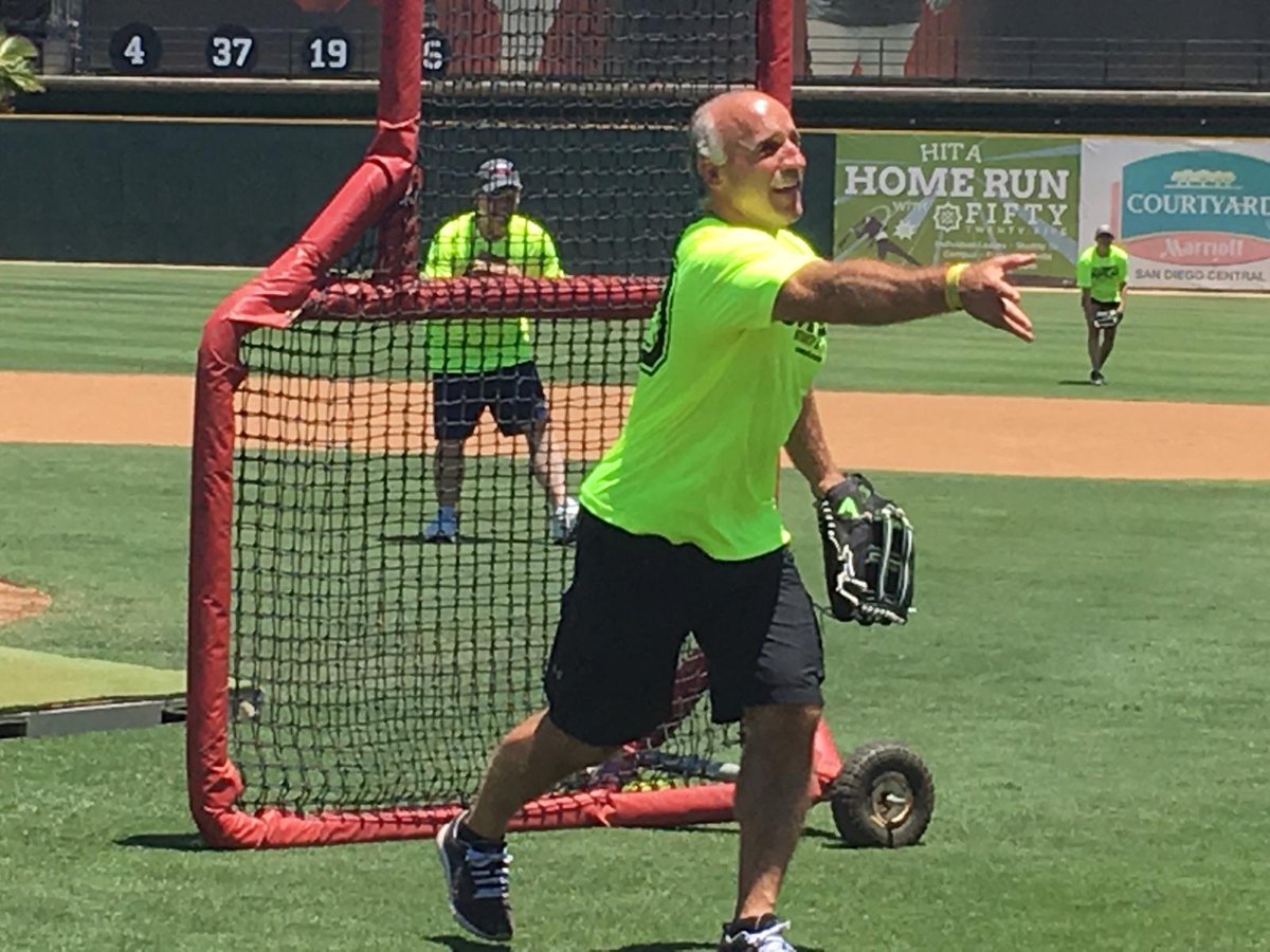 LAKingsPR's tweet photo. Winning pitcher at today’s @CelebritySweat1 Softball Challenge?   Our @DarylEvans15 -- next up, MLB All-Star Game. https://t.co/C26UWltHqr