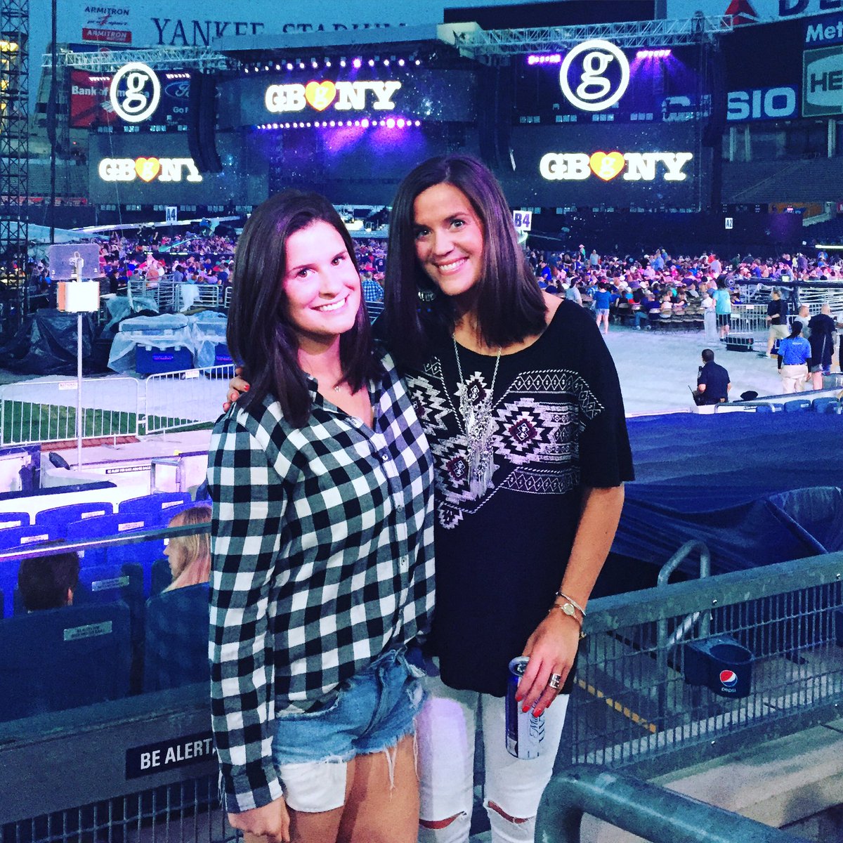 rachsween's tweet photo. @garthbrooks takes over #thehousethatruthbuilt @Yankees @karakane #GarthBrooks https://t.co/fIQY7L4F9h