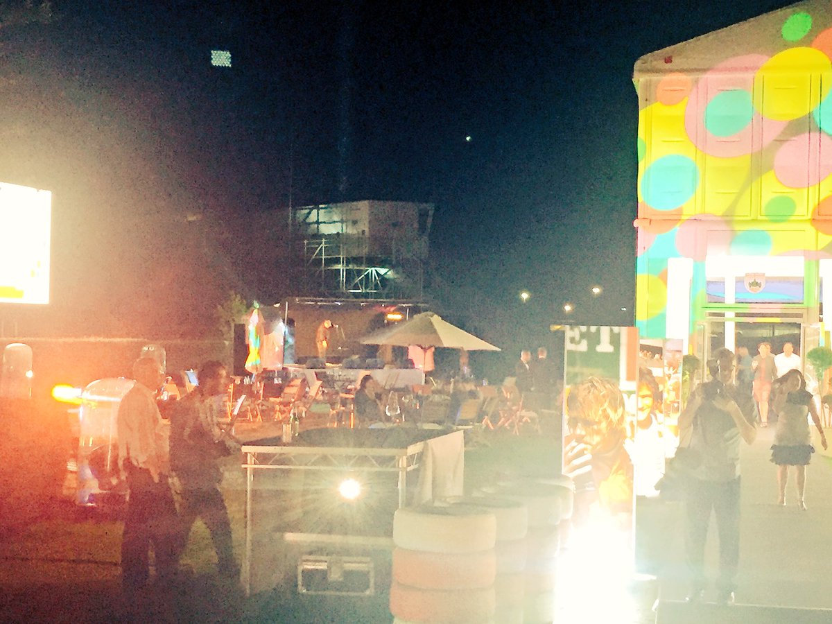 ElleCatoMusic's tweet photo. #Silverstone @Groovesonix such a brilliant show guys 👏🏾👏🏾👏🏾👏🏾 I loved it :-) https://t.co/TaVRiihYi5
