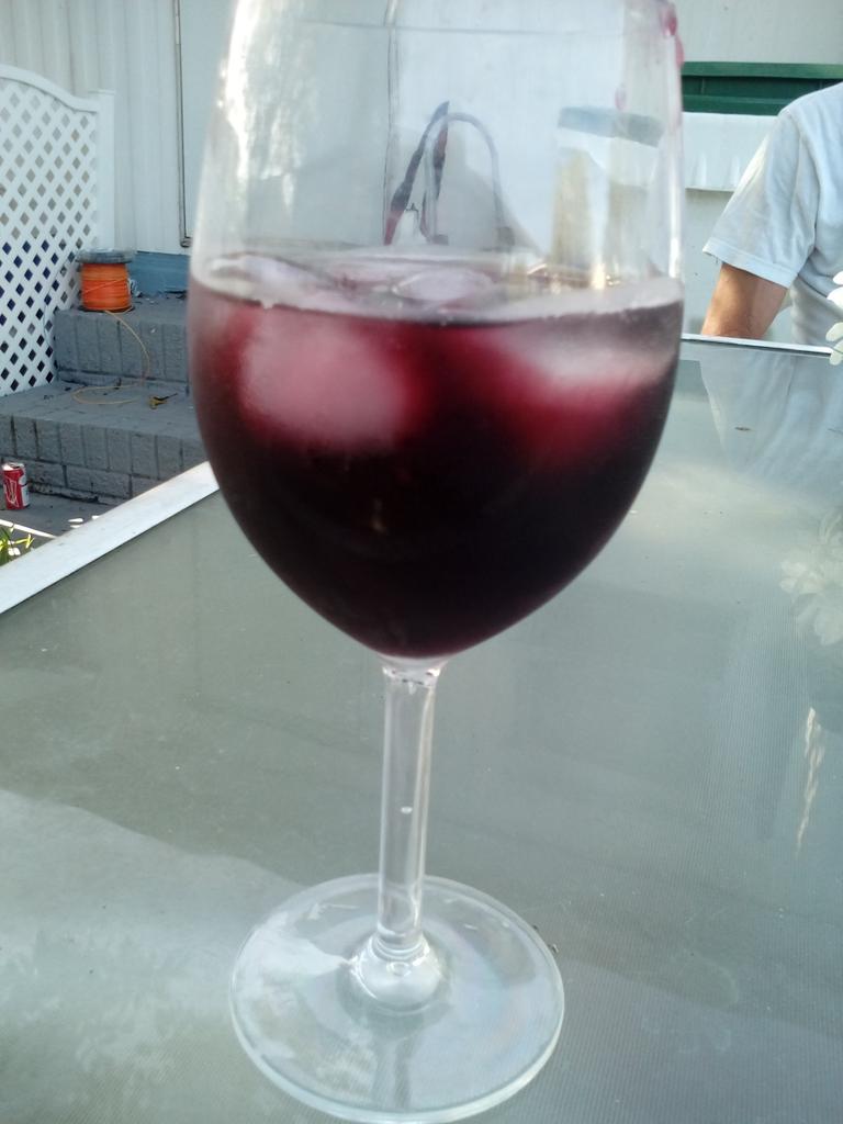 RoseShe55076026's tweet photo. Have a great weekend  wine o clock https://t.co/WXTtzEoXTV