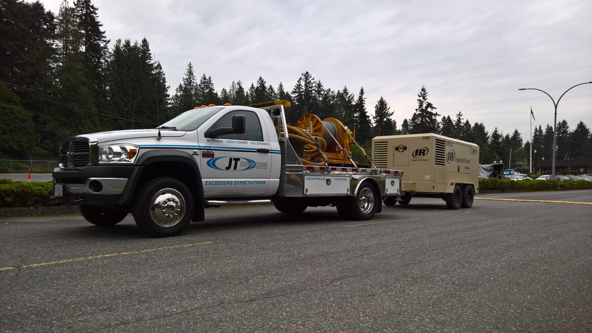 JTHOTSHOTTING's tweet photo. @IngersollRand compressor heading to #Nanaimo from Thunderbird Marina #WestVancouver #jt #trailer #transport #pintle https://t.co/xs9CIqYswg