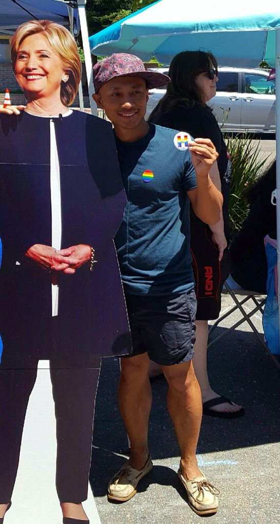 woodstiff's tweet photo. @HFA volunteers/delegates repping @HillaryClinton #CastroValley #Pride2016 #LGBTforHillary #transforHillary #LGBTQ https://t.co/c1YWZYR56Q