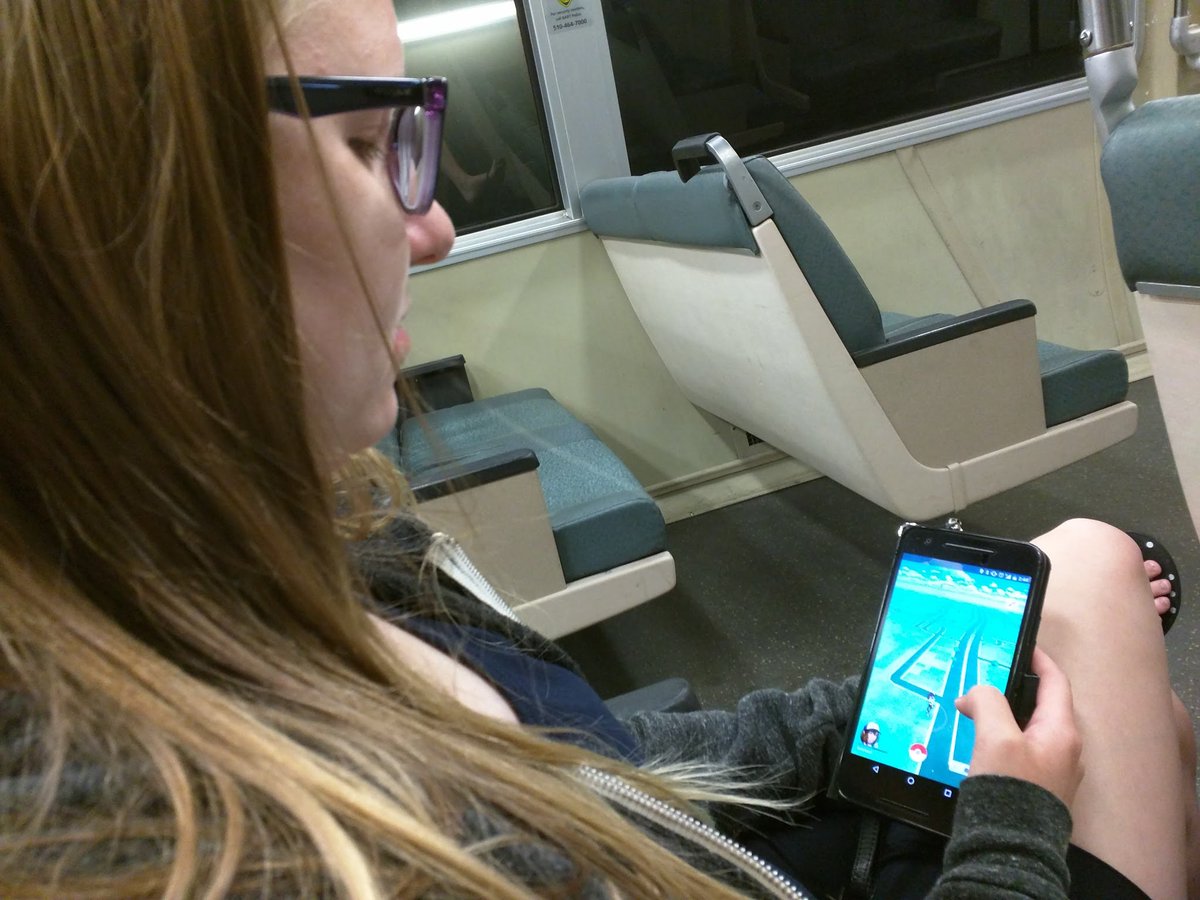 ivanityx's tweet photo. #PokemonGO on the #bartransport 😀 https://t.co/NujuHpYGqa