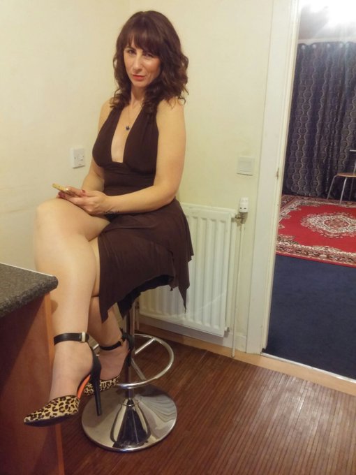 It's that look again lol ...enjoy your nite guys 😉 I'm gonna lol xxx https://t.co/FckNc50ykW