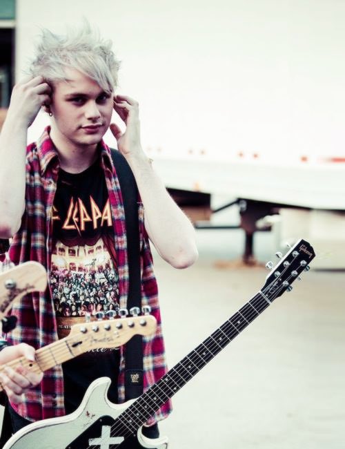 5secondsofIol's tweet photo. Because Michael is so cute #michaelclifford https://t.co/6ZnUmGCLCS