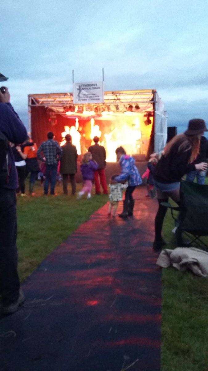 Roost_Coffee's tweet image. Great evening at @EdstoneFest with @SwainRyan supporting @mssocietyuk music, food, drink and rainbows! #edstonefest