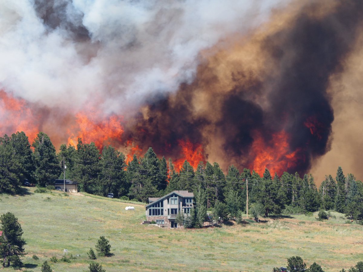 OnlyInBoulder's tweet photo. Sending out prayers &amp; positive energy 2 all #FireFighters
helping to put out  #NedFire #Nederland
(📸 @IndianPeaksJoe https://t.co/7l0cOMvEqm