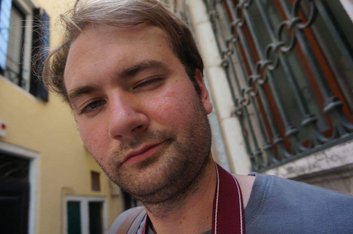 bbchadsdad's tweet photo. 15 seconds into halo 2 and no chill and he gives you this look. https://t.co/iaPYurCIAc