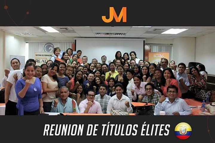 Cmacias1983's tweet photo. Una familia, unos amigos haciendo negocios por siempre. #CreeryActuar #SoyJM https://t.co/zONxl7PU0o