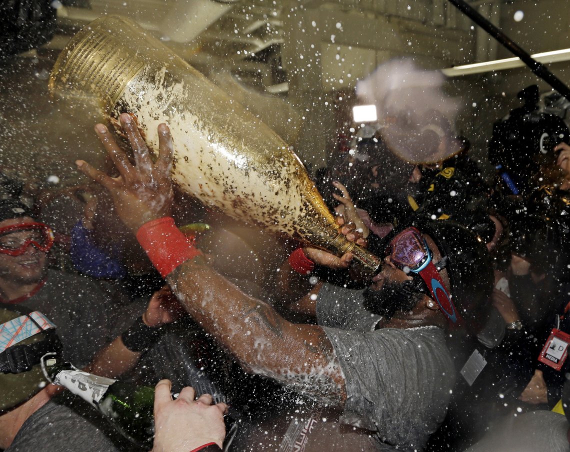 Jared_Carrabis's tweet photo. #PRETTYRICKY IMPROVES TO 8-0 AT FENWAY, BOGAERTS WITH A DING DONG, RED SOX NOW EVEN WITH THE BLUE JAYS #GOLDBOTTLES https://t.co/c2T8S8ctM4