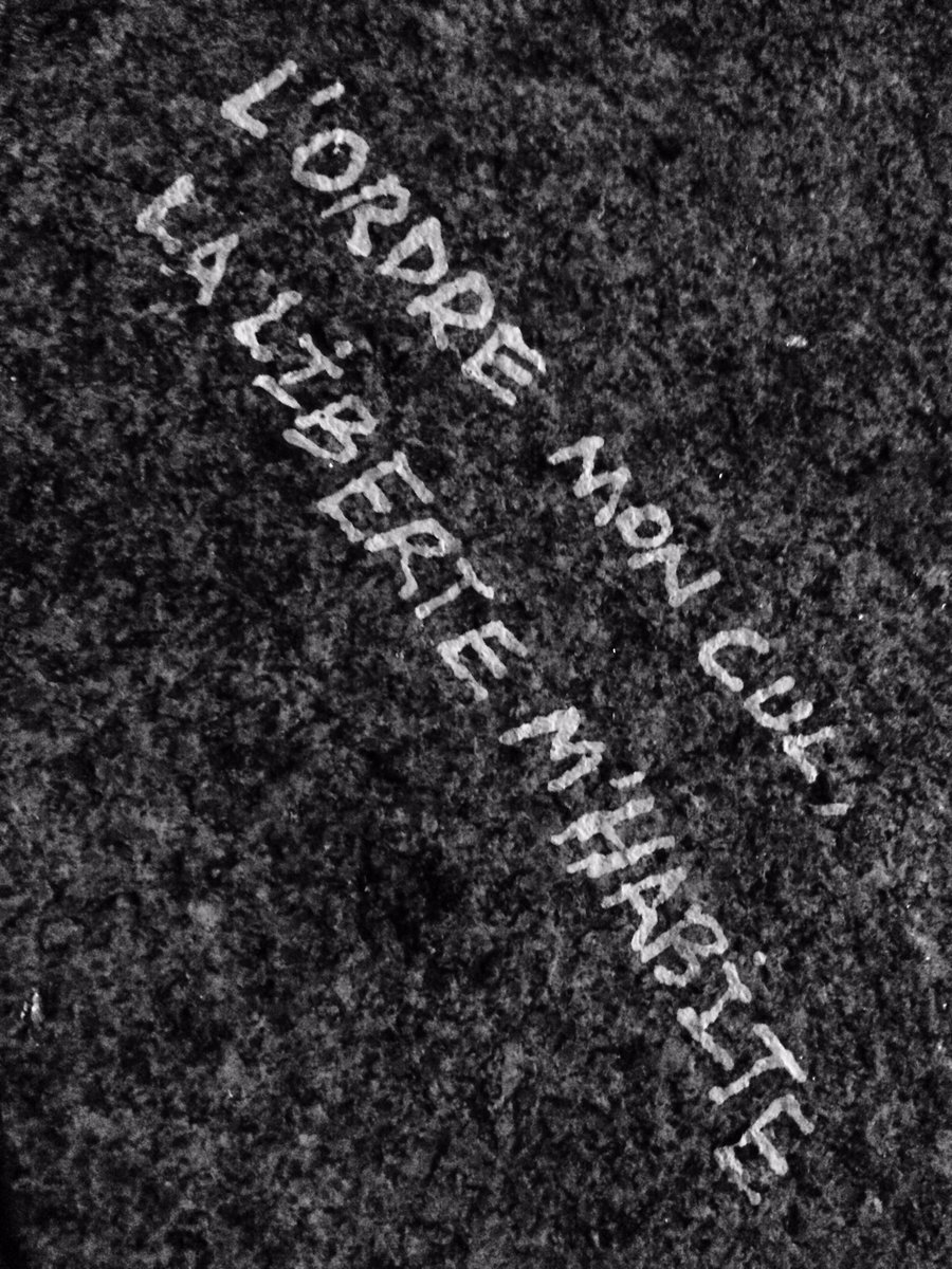 Mathieu_Sommet's tweet photo. Parfois il y a des tags drôles dans la rue ! Jeu de mots du soir. https://t.co/w8Uj1RARAl
