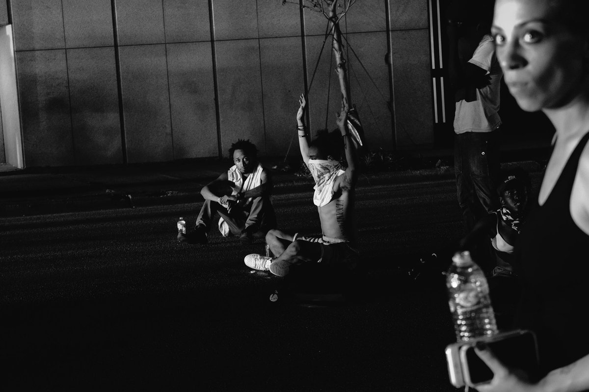 Kiing_Harper's tweet photo. "Hands up, don't shoot"✊🏿✊🏾✊🏽 #ATLisReady #BlackLivesMatter #ATLMarch https://t.co/r2rXaaWpt0