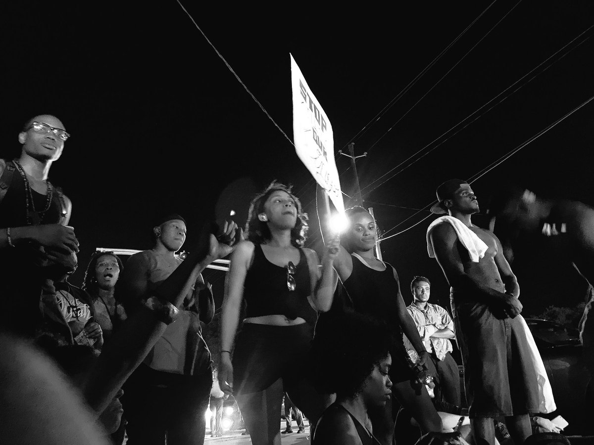 Kiing_Harper's tweet photo. "Hands up, don't shoot"✊🏿✊🏾✊🏽 #ATLisReady #BlackLivesMatter #ATLMarch https://t.co/r2rXaaWpt0
