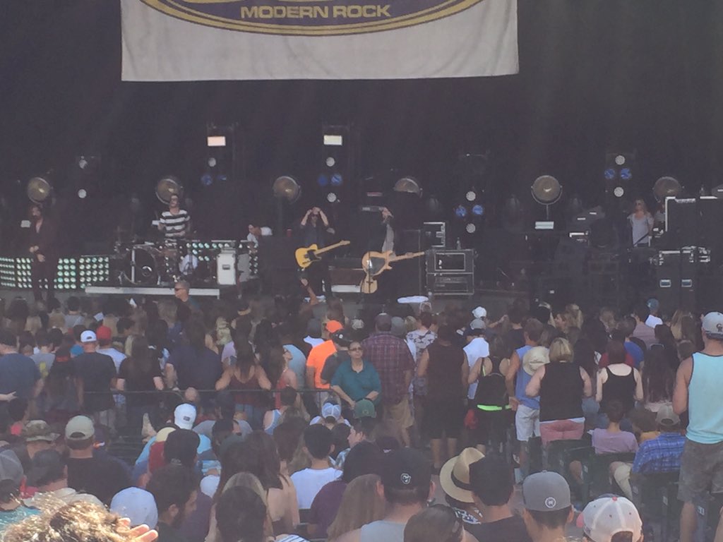 drunkenfilipino's tweet photo. Jammin at #biggig2016 @KTCLchannel933 https://t.co/jckxyv1BCN