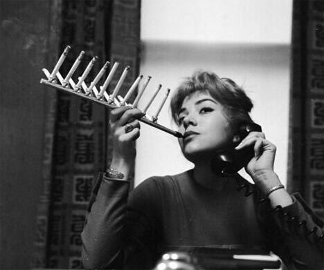 Tate_Sealeaf's tweet photo. When a smoker tries to get the same amount of clouds as a vaper #vapenation https://t.co/KYI2UGRuwF