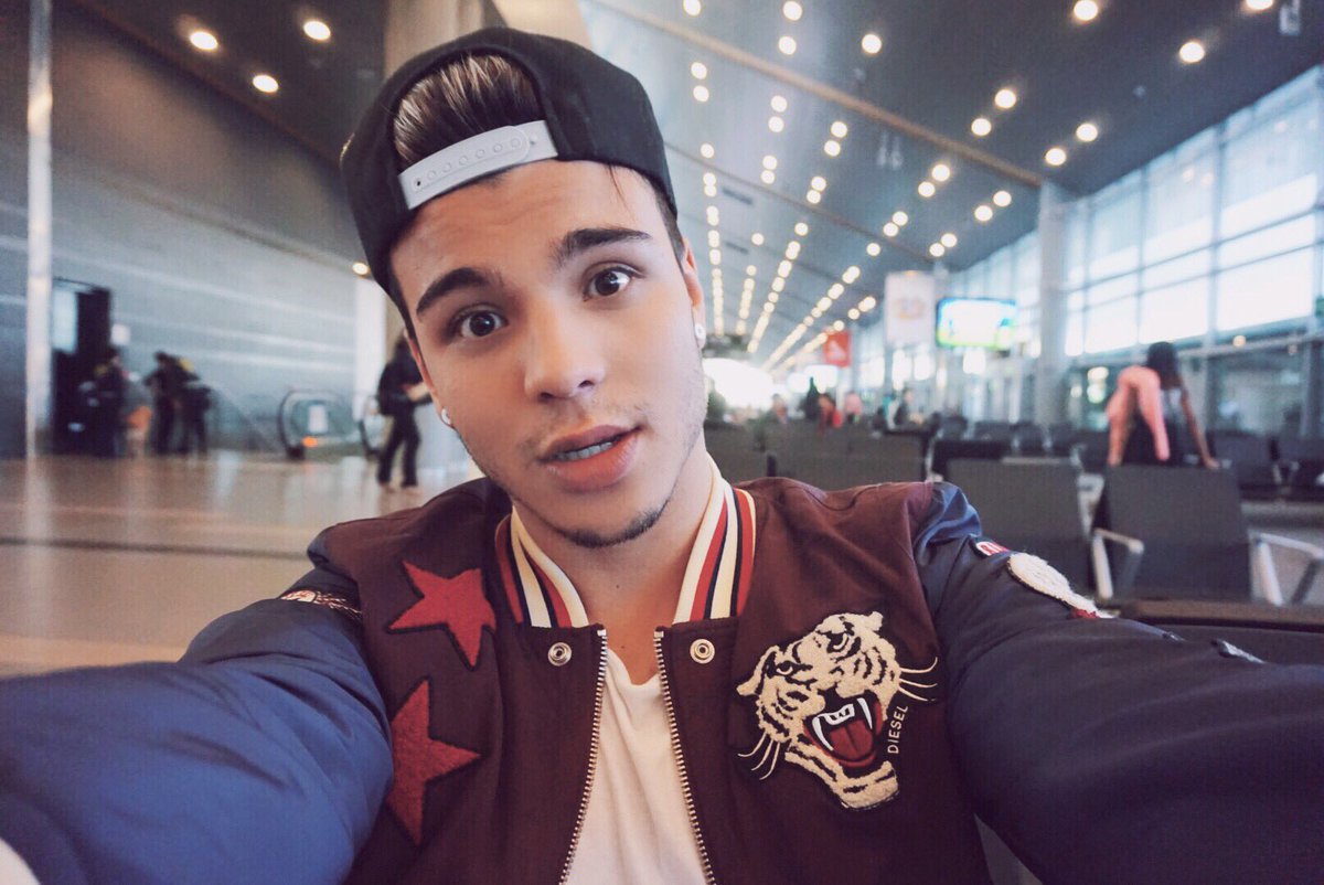 villalobossebas's tweet photo. Gracias por hoy Bogotá! Medellín tú eres el siguiente! 😊😊 https://t.co/j3ymvZf5Hw