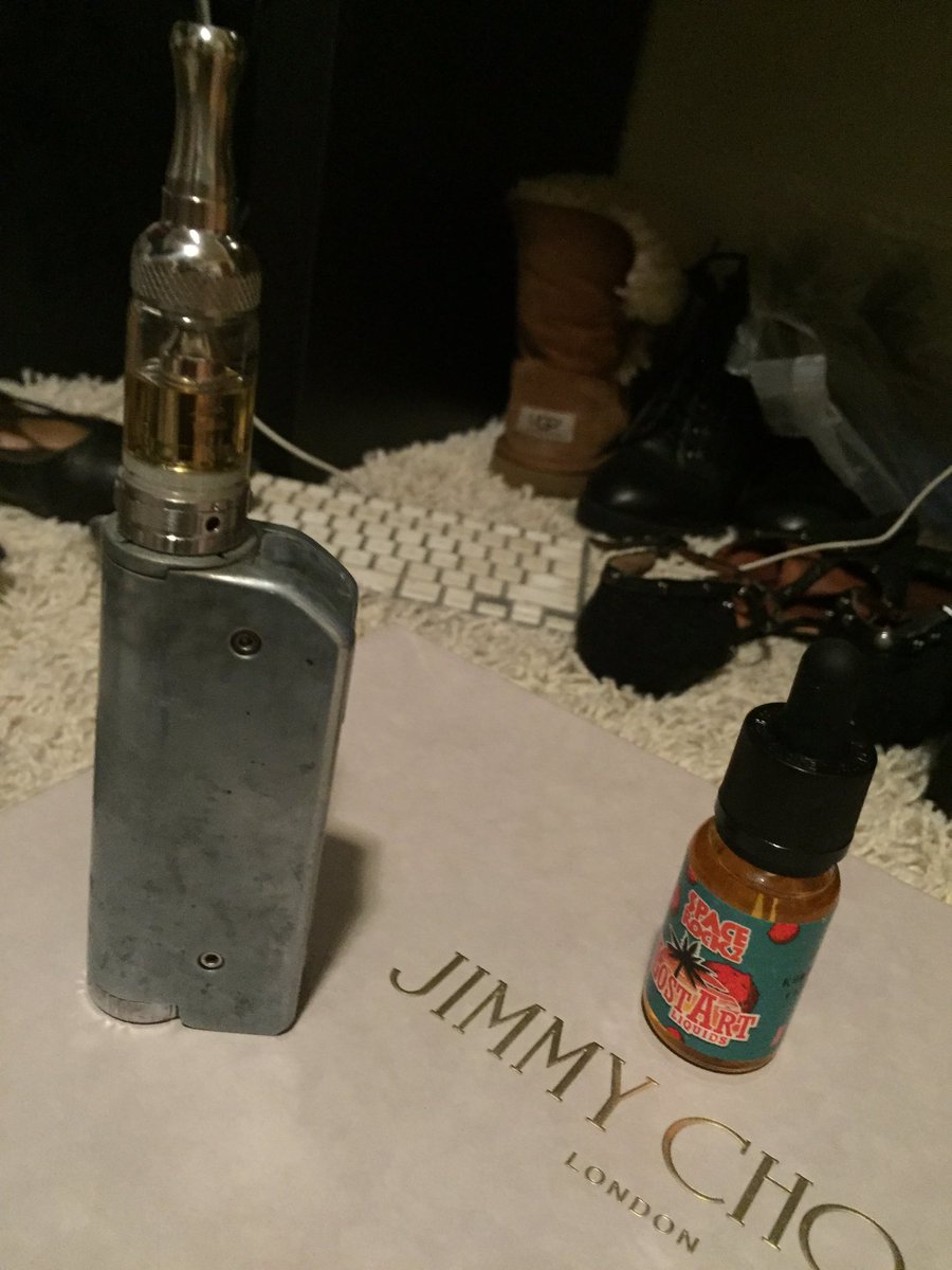 lilaclion's tweet photo. Got my self an e cig machine only smoked a half of a cig today so far usually would have burned 5 by now https://t.co/1HRkLoRNHT
