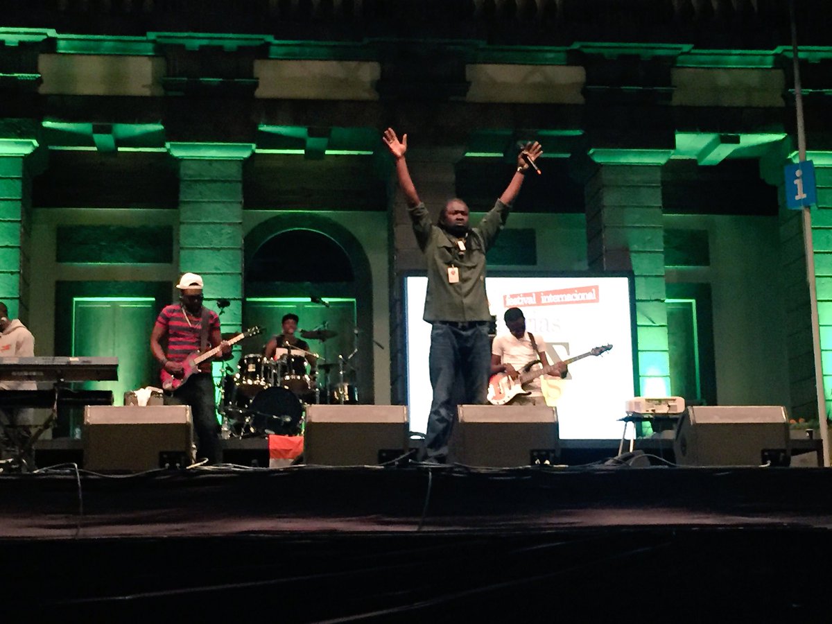 CanariasJazz's tweet photo. Y llegó #Spyrow con su mejor #regaee mientras el público baila y le sigue 🎶😊 esto es #CanariasJazz https://t.co/gXn1I6na0w