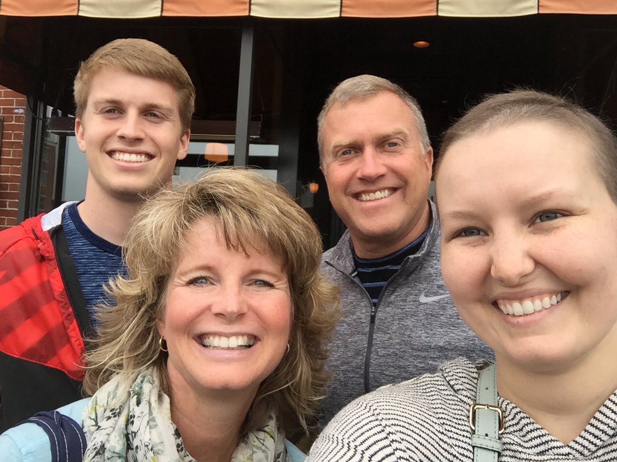 bobgardner24's tweet photo. Wonderful vacation week in Maine with @jcgardner15 @kinderGardner92 before Maintenance! #yagirlkickscancer https://t.co/JWl4gNLE59