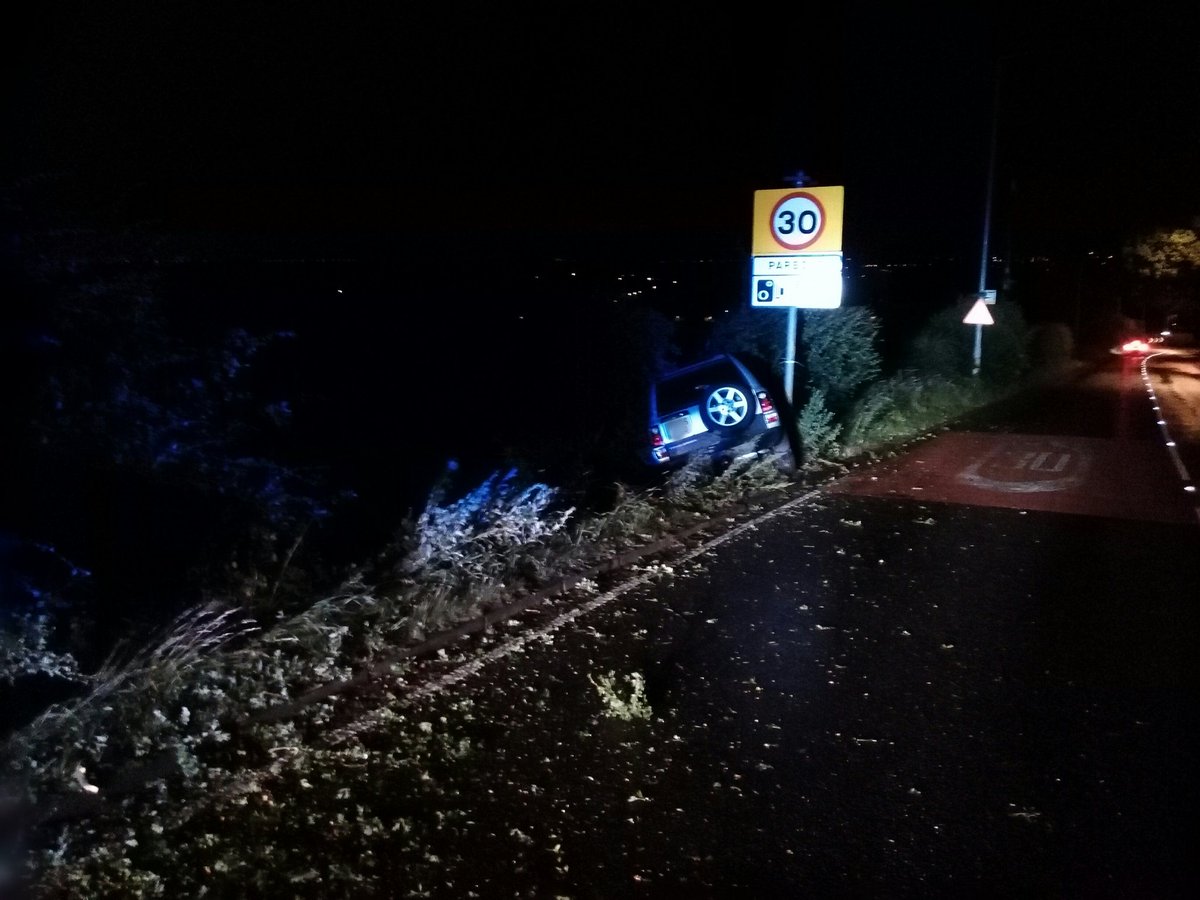 LancsRoadPolice's tweet photo. Another reason why it's a bad idea to drink drive. Driver arrested after leaving the side of Parbold Hill. #Team1RPU https://t.co/sjGvEAcYBs