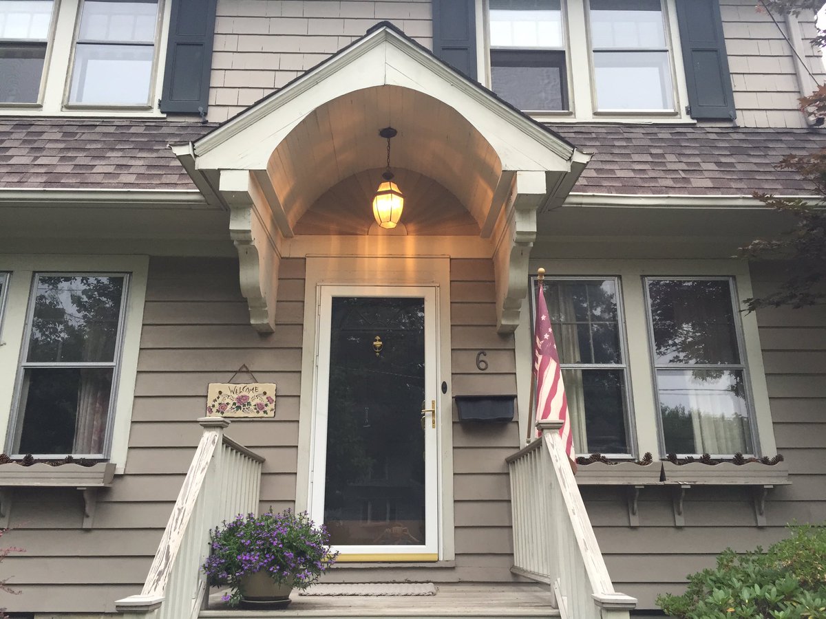 Walk to NYC train &amp; more than 40 great restaurants from this fabulous Cranford colonial. 6 Sylvester St. Location!!!