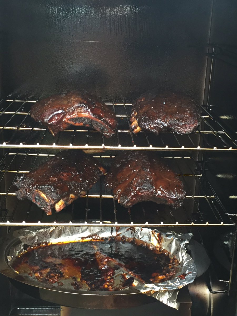 meteorainband's tweet photo. Smoking up some ribs homie @ChrisOAA https://t.co/3KJC71XhsE