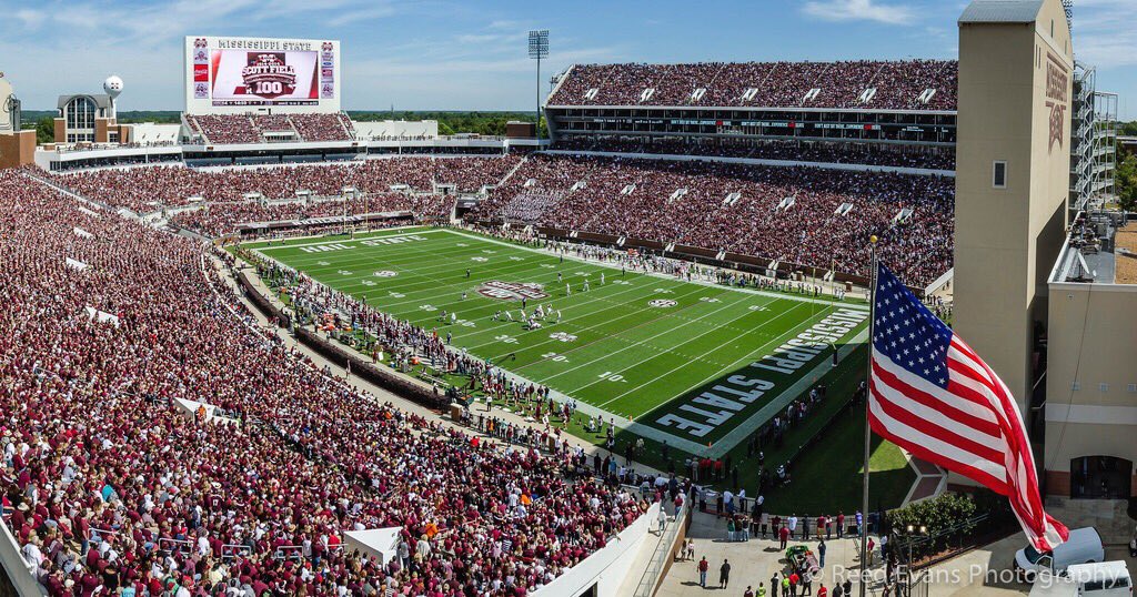 BracketBattles1's tweet photo. Toughest Place to Play
•College Football Round of 32•

RT ~ Mississippi State
Fav ~ Ole Miss https://t.co/l76d2vpDt6