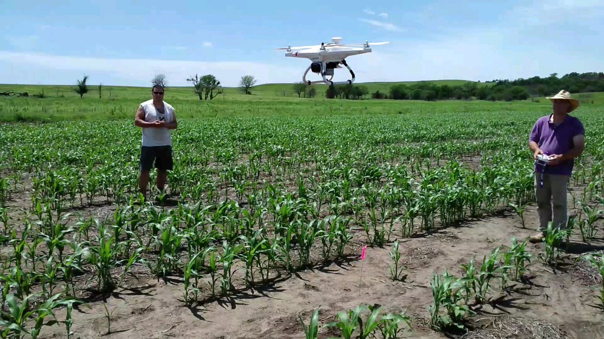 KStateWater's tweet photo. @KStateBAE students testing different techniques to evaluate soil erosion @hydr0prof @KariBigham @KStateResExt https://t.co/JlaTqP2ZfY