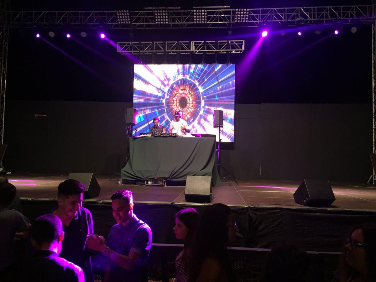 Los40_Canarias's tweet photo. Sesion de @LosPENKA en CONCIERTO JOVEN @SantiagodelTeide https://t.co/gzp6zDckOr