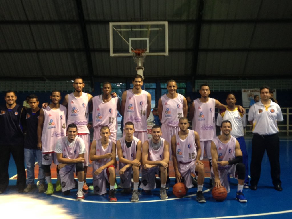 aduanerosbbc's tweet photo. Fin del partido gana #Aduaneros 72 a #Atléticos 61 @Peggipress @clubfanaticos @alvagonz1 @GOTOECARRI @Alc_Valencia https://t.co/XZHwLg3QYl