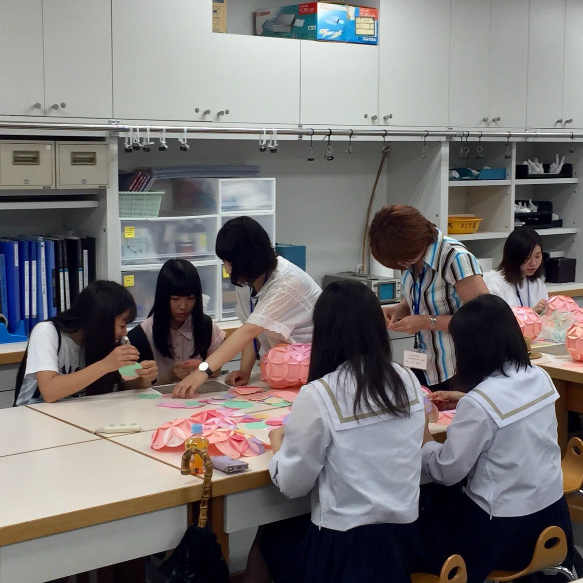 𣘺 本 雅 好 H A S H I M O T O M A S A Y O S H I 今日は 椙山女学園大学オープンキャンパス 橋本雅研学生が 課題説明や体験コーナーを担当しています 学生のデザイン活動を模擬授業的に紹介するコーナーも担当するので 橋本雅研デーですね笑 𣘺 本 雅 好 H A S H I M O T O M A S A Y O S H I 今日は 椙山女学園大学オープンキャンパス 橋本雅研学生が 課題説明や体験コーナーを担当しています 学生のデザイン活動を模擬授業的に紹介するコーナーも担当するので 橋本雅研デーですね笑