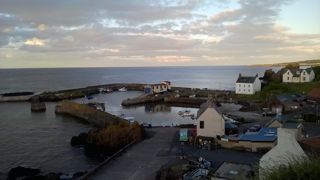 WOOLFISHKNIT's tweet photo. Another fab knitting retreat at St Abbs https://t.co/65iwSupoYg