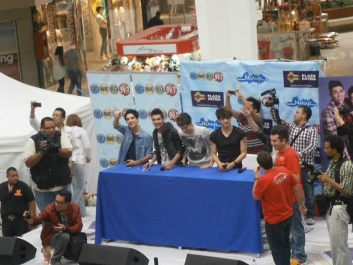 mamajaryta_'s tweet image. @CD9 desde ese día me hice #MamaCoder ya dos años de ese hermoso día! #DosAñosDelEncuentroCD9YCodersLovers