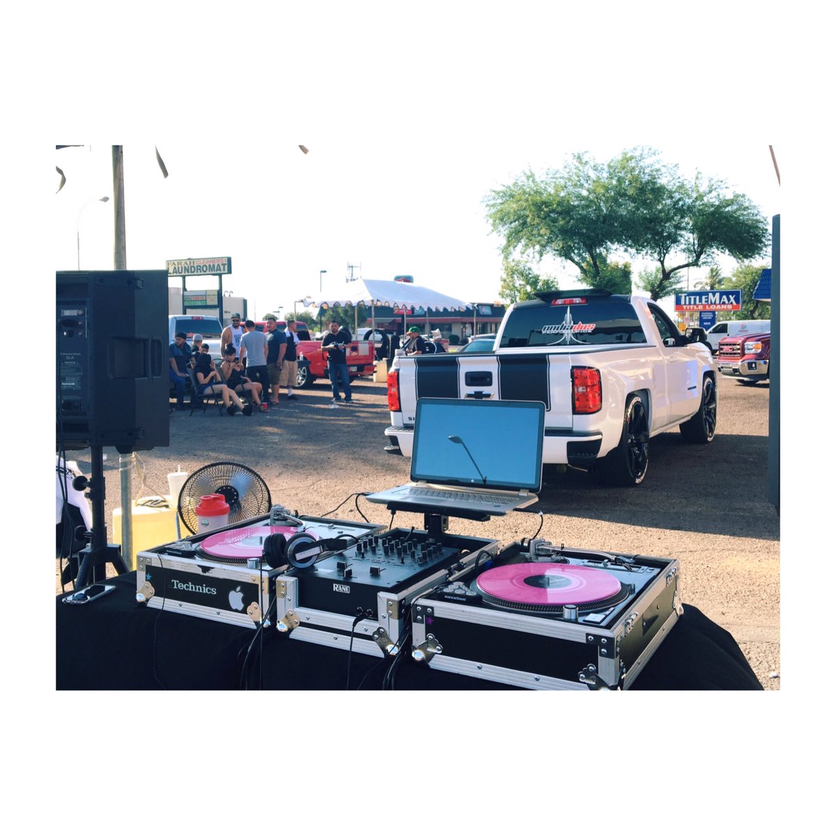 djohfabi's tweet photo. #femaledj #music #dj #pinkvinyl #djfabi #truckshow https://t.co/1asil8XBgB