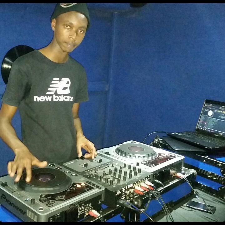 cyteh49's tweet photo. Spinning the hottest tracks https://t.co/qYmBCpPcny