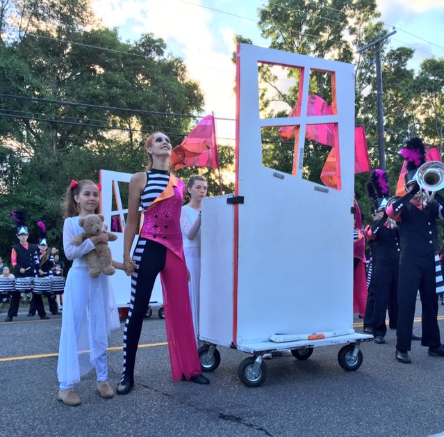 IAmRosevilleMN's tweet photo. Thanks 728 Cadets Marching Band for giving a memorable performance! 🎤 https://t.co/xItKWY9IC3