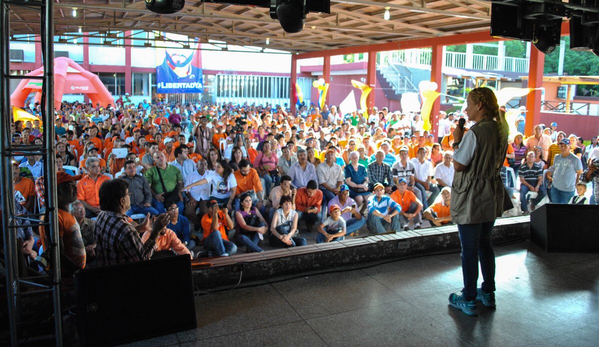 liliantintori's tweet image. Este gobierno inhumano no quiere abrir el canal humanitario para que lleguen los insumos médicos #RescateVenezuela