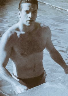 FERMENTOURBANO's tweet image. DEP Bud Spencer.
Gran actor y excelente nadador, de los auténticos de su tiempo. #plaf  #BudSpencer #RIPBudSpencer