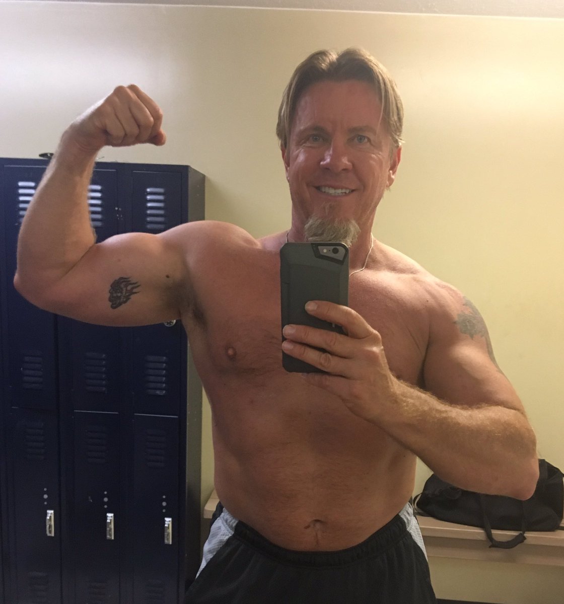 chuckkersten's tweet photo. Finished #sixweekstosickarms thanks @JimStoppani https://t.co/55zn3U8UOJ