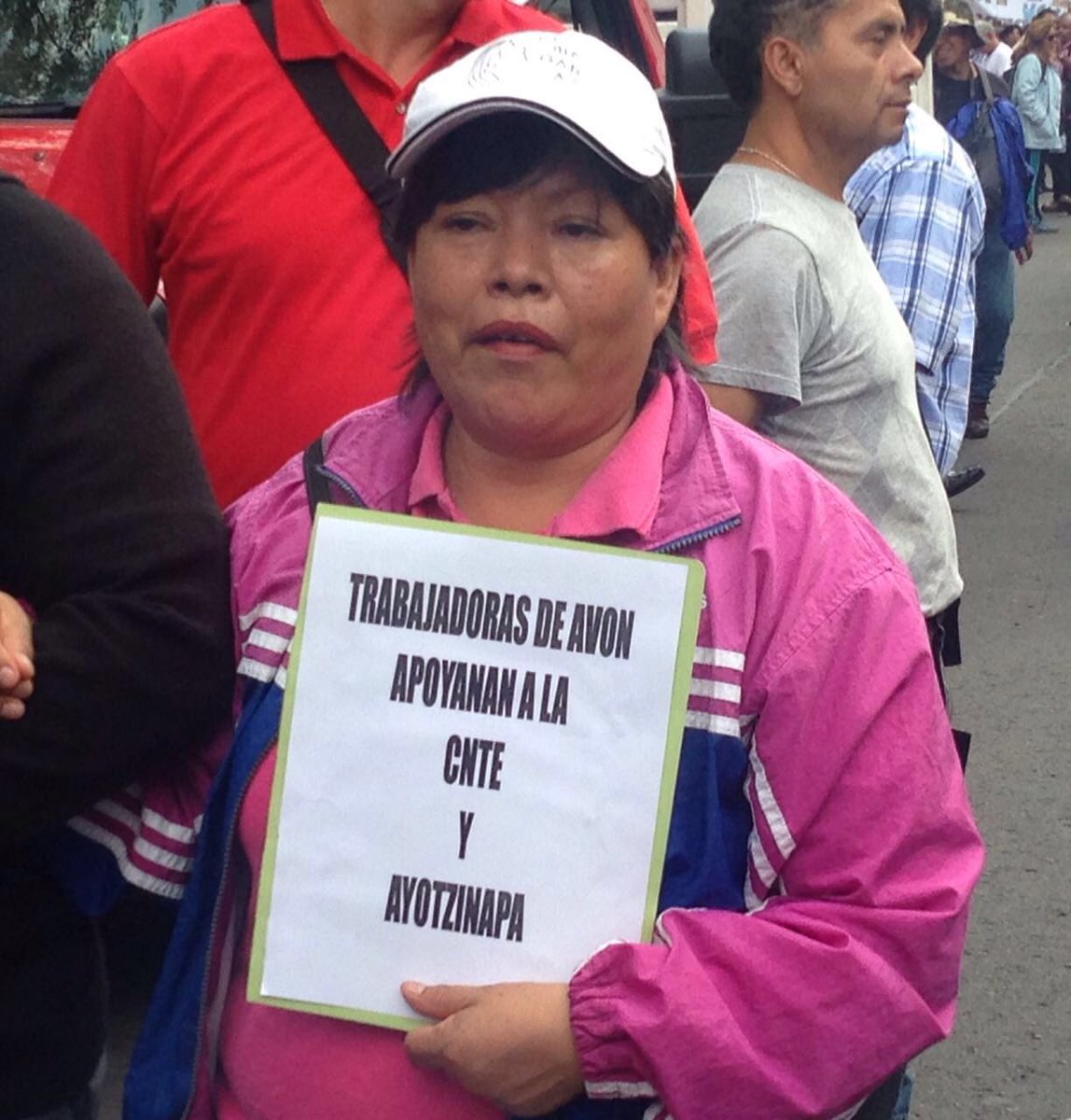 avril_prez's tweet photo. @epigmenioibarra  Pueblo,CNTE,Padres de los 43 unidos para ExigirJusticia #YoEstoyConLosMaestros #PaseDeLista10pm https://t.co/CHkespDuqK