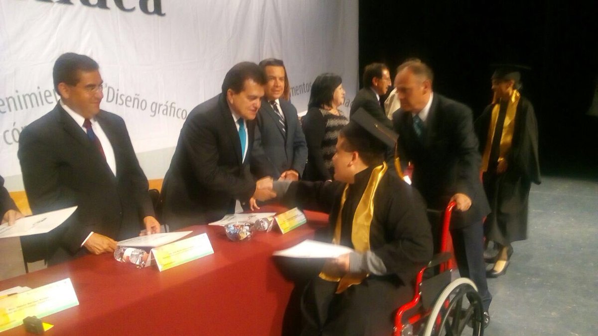 CECyTEHidalgo's tweet photo. Graduación del plantel Pachuca con la presencia de Juan Benito Ramírez Romero @ENRIQUEMACEDO y @ray_ordonez ¡éxito! https://t.co/pVpuLQHFoq