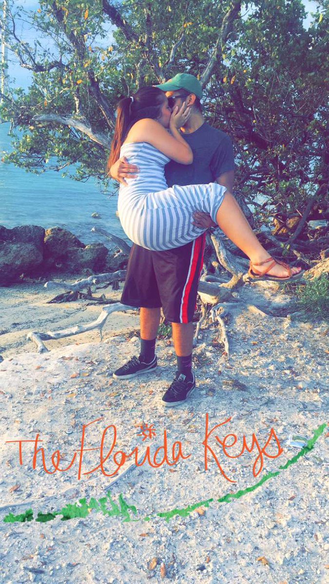 _Marcelaaxx's tweet photo. 1st trip together ☀️💋
#mcm https://t.co/MnNef4KlXR