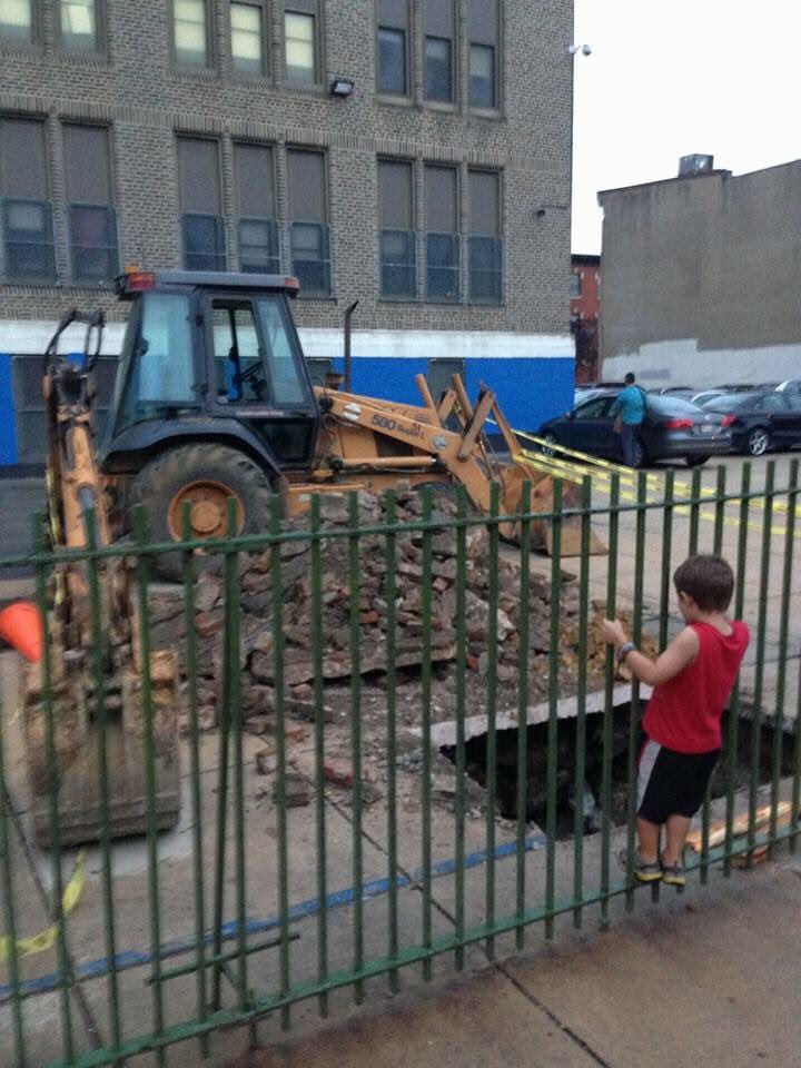 StantonPartners's tweet image. Test pits for stormwater drainage in the schoolyard! Progress!!! @tpl_org