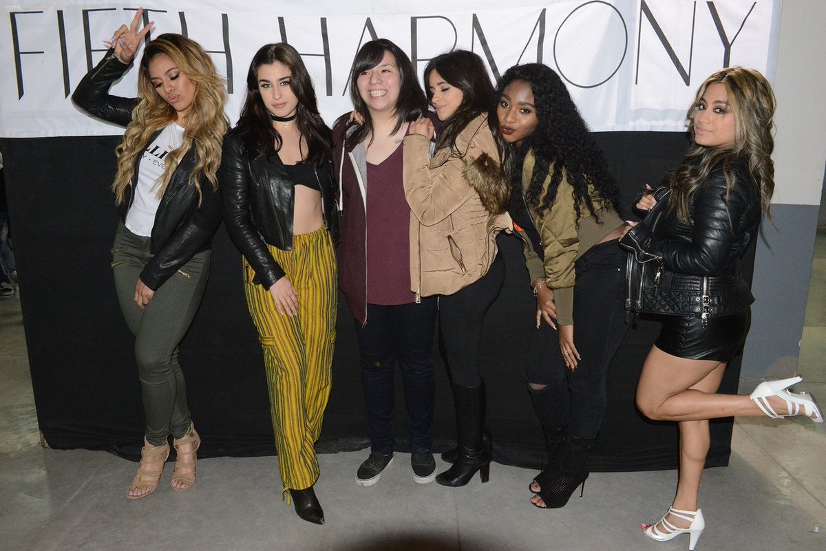 ddlovatolhLJ's tweet photo. Life is amazing.😍 Thank u so much💙 @LaurenJauregui @NormaniKordei @camilacabello97 @AllyBrooke @dinahjane97 #tour727 https://t.co/lTygnXhhB8