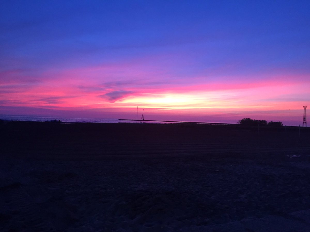 Passion4DataSci's tweet photo. It's worth waking up early morning to see this view. https://t.co/bZVKSU6GoY